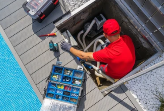 تنظيف وصيانة المسابح